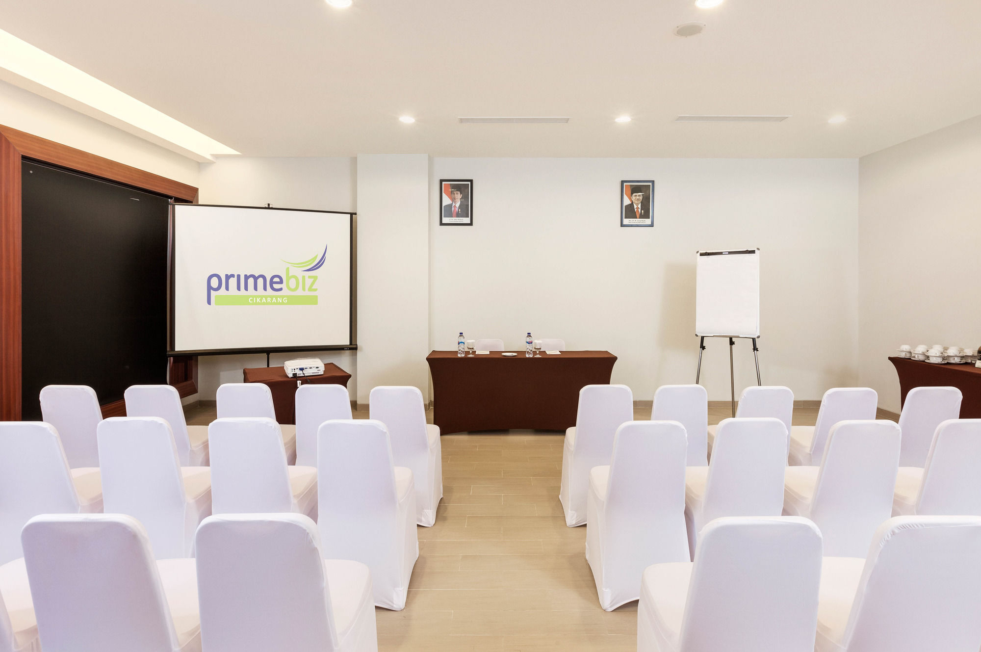 Hotel Primebiz Cikarang Exterior foto